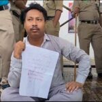 কর্তব্যরত ট্রাফিক পুলিশ কর্মী নিগৃহের ঘটনায় আরক্ষা প্রশাসন নিরব থাকলেও সরব হয়েছেন সাধারণ জনগণ, ধর্নায় জনজাতি যুবকরা  