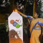 সীমান্তে প্রদীপ জ্বালিয়ে নিরাপত্তারক্ষীদের সঙ্গে দীপাবলি উৎসব পালন করলেন প্রাক্তন সাংসদ প্রতিমা ভৌমিক