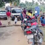 মিললো না সরকারি ক্ষতিপূরণ, প্রতিবাদে রাস্তা অবরোধ