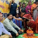উপাধ্যক্ষ রামপ্রসাদ পালকে ভাইফোঁটা দিলেন মহিলা মোর্চার সদস্যারা