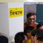 গণতন্ত্রের উৎসবে শামিল এম এস ধোনি, সপরিবারে ভোট দিলেন মাহি