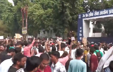 প্রয়াগরাজে ইউপিপিএসসি পরীক্ষার্থীদের বিক্ষোভ, আশ্বস্ত&hellip;