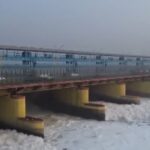 রবিবারও কালিন্দী কুঞ্জে যমুনার জলে ভেসে বেড়ালো বিষাক্ত সাদা ফেনা