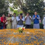 দেশব্যাপী মহাত্মা গান্ধীর প্রতি শ্রদ্ধা ও পুষ্পার্ঘ্য অর্পণ