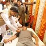 রাজধানীর কৃষ্ণনগর স্থিত নাইন বুলেটস ক্লাব আয়োজিত রক্তদান শিবিরের উদ্বোধনে মুখ্যমন্ত্রী