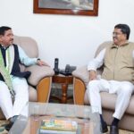 মহাকরণে কেন্দ্রীয় মন্ত্রী প্রহ্লাদ যোশীকে স্বাগত জানান মুখ্যমন্ত্রী