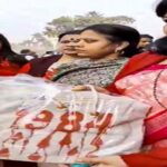 শিখ দাঙ্গা মনে করিয়ে প্রিয়াঙ্কাকে ব্যাগ উপহার বিজেপি সাংসদের