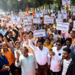 (Update) বাংলাদেশ সহকারী হাই কমিশন অফিসে ভাঙচুর, বাংলাদেশের জাতীয় পতাকা পুড়িয়ে বিক্ষোভে সামিল হিন্দু সংঘর্ষ সমিতি, দুঃখপ্রকাশ ভারতের