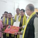 পিএম স্বনিধি যোজনায় ভেন্ডরদের  ব্যাংকের মাধ্যমে লোন প্রদান অনুষ্ঠানে মেয়র