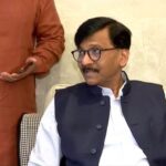 মহাযুতি সরকারকে তোপ রাউতের, ফড়নবিসকে বললেন মিথ্যেবাদী