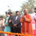 প্রয়াগরাজে মহাকুম্ভের প্রস্তুতি শেষ পর্যায়ে, ১০০টি বাসের সূচনা করলেন মুখ্যমন্ত্রী যোগী