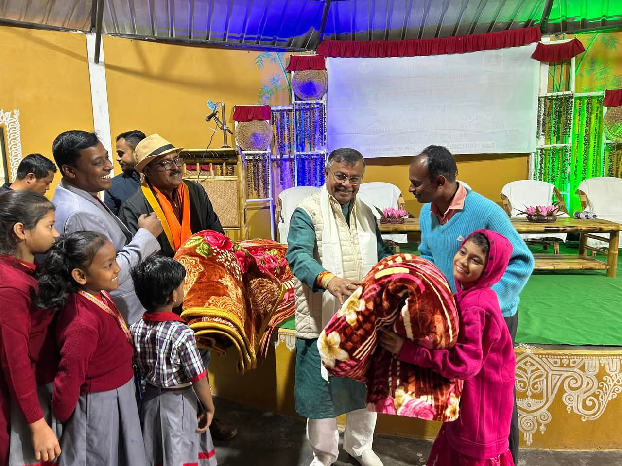 জওহরলাল নেহেরু বালিকা নিবাসে মশারী ও কম্বল বিতরণে বিদ্যুৎ মন্ত্রী