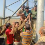 ওয়াতিলং পাড়ায় টাওয়ারে চড়ে বসল যুবক, চাঞ্চল্য