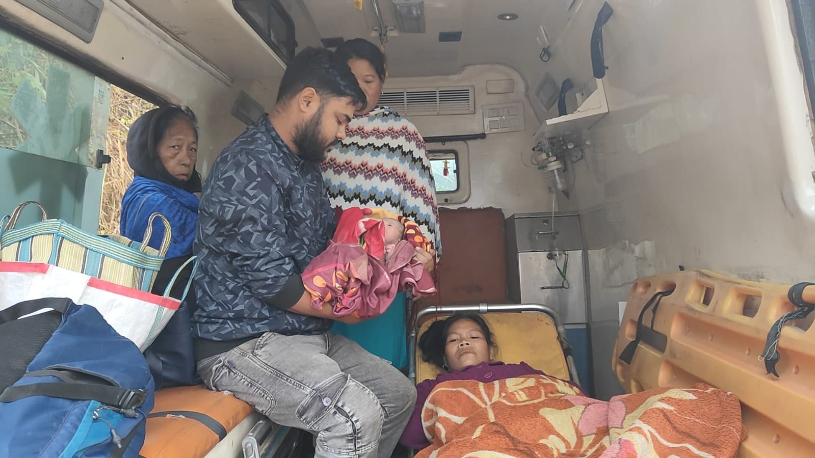 অ্যাম্বুলেন্সে সন্তান প্রসবের অনন্য নজির&hellip;