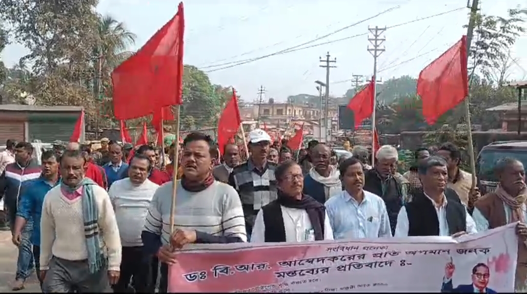 ১১ দফা দাবিতে ডিএম-র নিকট&hellip;