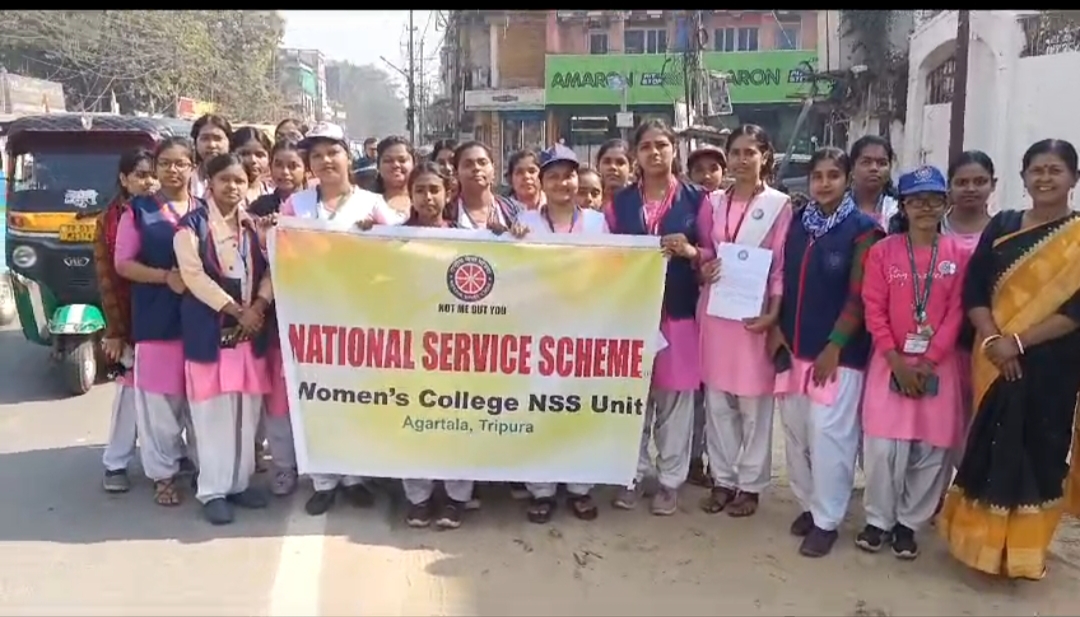 যানবাহন চালকদের সচেতন করতে মহিলা&hellip;