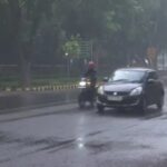 বদলে গেল দিল্লির আবহাওয়া, ঠান্ডার মধ্যেই বৃষ্টিতে ভিজল রাজধানী