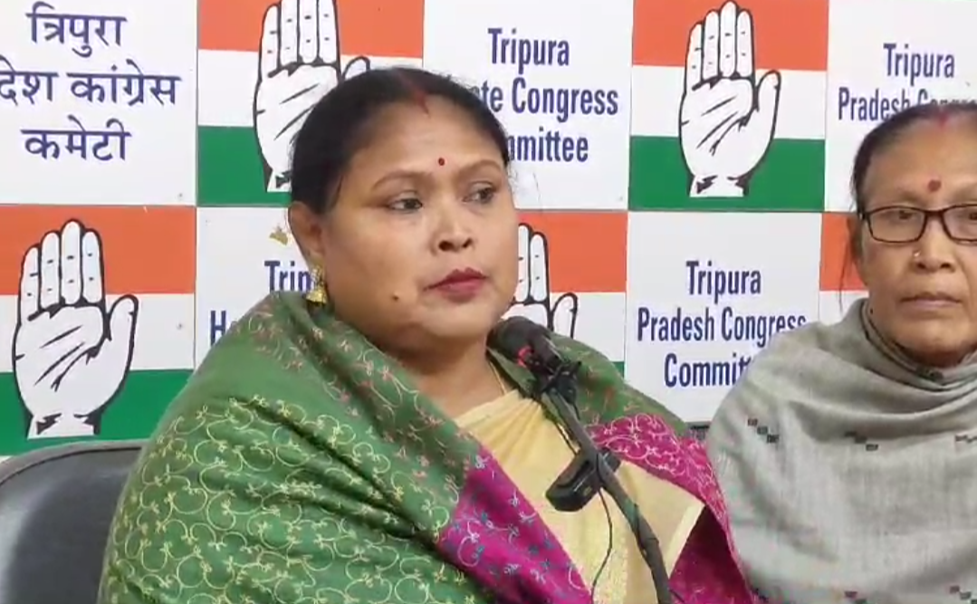 কংগ্রেস নেত্রীদের হাতে হেনস্থার শিকার&hellip;