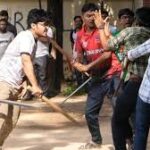 বাংলাদেশে ছাত্র সংঘর্ষ, পুলিশের গ্রেনেড নিক্ষেপ, আহত অনেকে