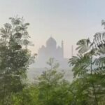 আগ্রায় শূন্যে নেমে গেল দৃশ্যমানতা, দূর থেকে অস্পষ্ট তাজমহল