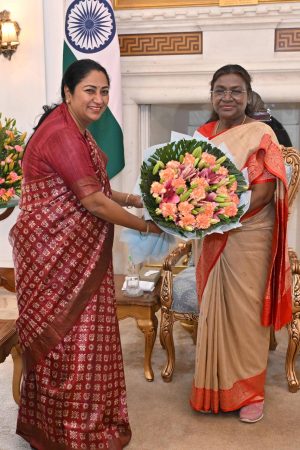 রাষ্ট্রপতির সঙ্গে সাক্ষাৎ দিল্লির নতুন&hellip;