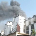 সুরাটের টোক্সটাইল স্টোরে ভয়াবহ আগুন, বিপুল ক্ষয়ক্ষতির আশঙ্কা