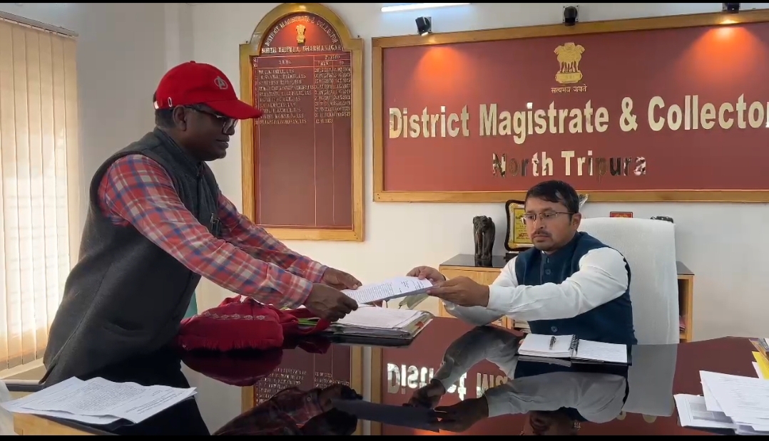 ধর্মনগরে বাম শ্রমিক সংগঠনের গণ অবস্থান ও জেলাশাসকের নিকট ডেপুটেশন