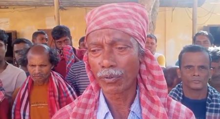 খাদ্য গুদামের দৈনিক হাজিরা শ্রমিকদের প্রশাসনের উদ্দেশ্যে আবেদন