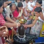 শিবচতুর্দশী উপলক্ষে শহরের মন্দিরগুলোতে উপচে পড়া ভিড়