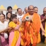 ত্রিবেণী সঙ্গমে আস্থার ডুব ওম বিড়লার, পুণ্যস্নান পীযূষ গোয়েলেরও