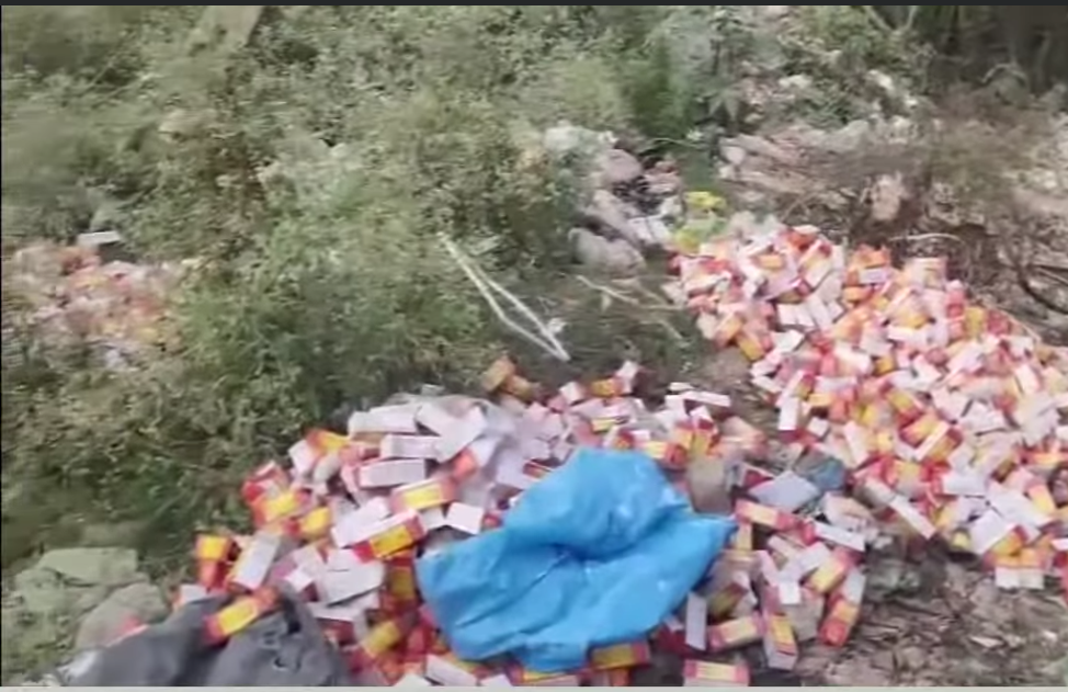 দূর্গাচৌমুহনীতে ওষুধের স্তূপ, জনস্বাস্থ্য নিয়ে উদ্বেগ