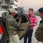 মণিপুরে গাড়ির কাচে স্বচ্ছ কালো আবরণের বিরুদ্ধে পুলিশি অভিযান