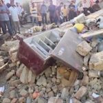 গুজরাটের রাজকোটে ভেঙে পড়ল একটি দোতলা বাড়ি, প্রাণহানির শঙ্কা!