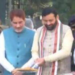 দিল্লিতে বিজেপির জয় উদযাপন করলেন সাইনি, বিঁধলেন কেজরিওয়ালকে