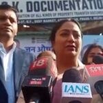 জন ঔষধি কেন্দ্রে রেখা গুপ্তা, বিঁধলেন পূর্বতন এএপি সরকারকে