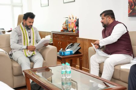 আগরতলা-মুম্বাই রুটে সরাসরি বিমান পরিষেবা নিয়ে কেন্দ্রীয় মন্ত্রীর সঙ্গে রাজ্যের পর্যটন মন্ত্রীর আলোচনা