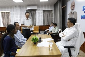 মুখ্যমন্ত্রী সমীপেষু কর্মসূচিতে আসা পীড়িতদের সমস্যা সমাধান মুখ্যমন্ত্রীর