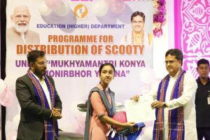 মেধাবী উচ্চ মাধ্যমিক পাশ ছাত্রীদের স্কুটি প্রদান করলেন মুখ্যমন্ত্রী