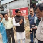 নির্মীয়মান কভার ড্রেনের কাজ পরিদর্শনে  মেয়র