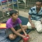 জঙ্গল থেকে বল খুজতে গিয়ে বোমা বিস্ফোরণে গুরুতর আহত ছাত্র