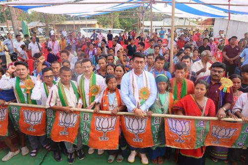 কংগ্রেস সিপিআইএম ছেড়ে ৯৮ পরিবারের&hellip;