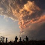 জেগে উঠল ইন্দোনেশিয়ার আগ্নেয়গিরি, অগ্ন্যুৎপাতের পর বাতিল বিমান