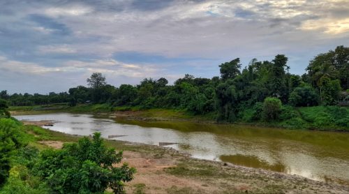 কৈলাসহরের মনু নদীর পাড়ের বাঁধ&hellip;