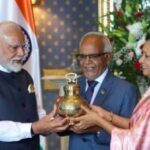 মরিশাসে একগুচ্ছ উপহার নিয়ে গেলেন মোদী, তুলে দিলেন প্রেসিডেন্ট ও তাঁর স্ত্রীর হাতে