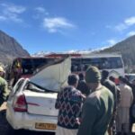 জম্মু ও কাশ্মীরের গান্ডেরবাল জেলায় দুর্ঘটনার কবলে বাস, ৪ পর্যটকের মৃত্যু