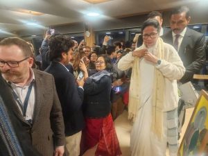 অক্সফোর্ডে মমতার বক্তৃতার মাঝে বিক্ষোভ,&hellip;