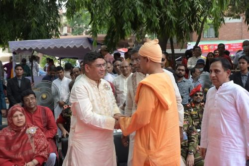 ঢাকেশ্বরী মন্দিরে বাংলাদেশের সেনা-প্রধান, সাম্প্রদায়িক&hellip;