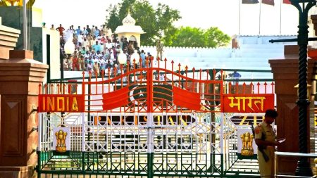 ভিসা বাতিল হওয়ায় আটারি সীমান্তে&hellip;