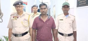 এক ভারতীয় টাউট পুলিশের জালে