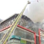 শোরুমের আগুন ছড়িয়ে পড়ল গোটা মলে, চাঞ্চল্য মুম্বইয়ের বান্দ্রায়